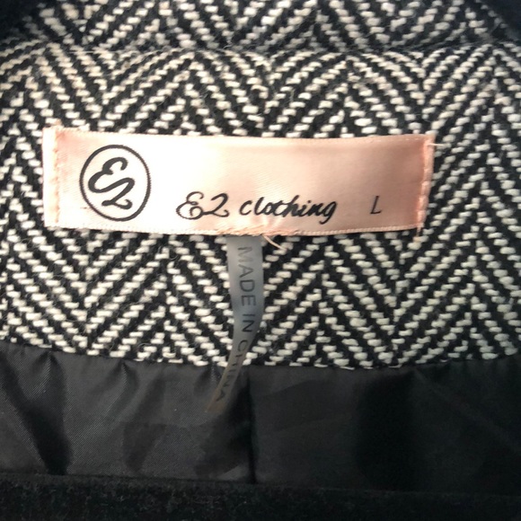 Black and White vest - Picture 2 of 2